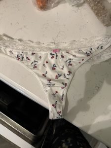 Thong knickers